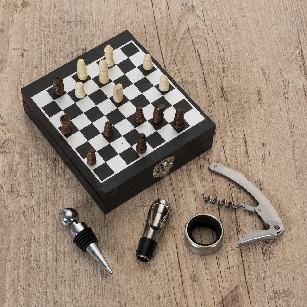 Kit Vinho 4 peças com Tabuleiro de Xadrez Personalizado 